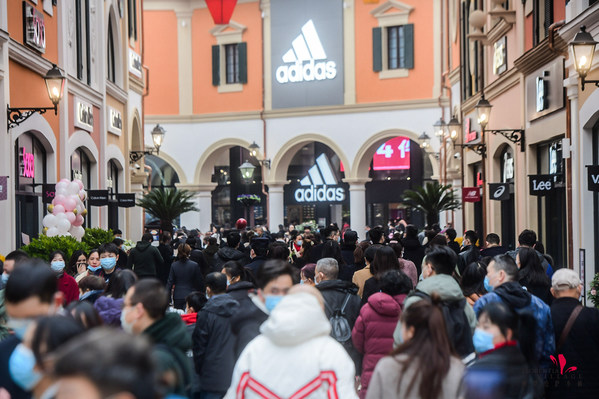 佛羅倫薩小鎮 -- 重慶名品奧特萊斯開業現場火爆