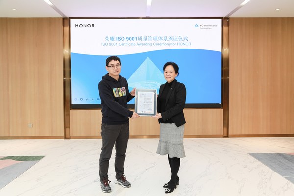 TUV萊茵為榮耀頒發ISO 9001質量管理體系認證證書