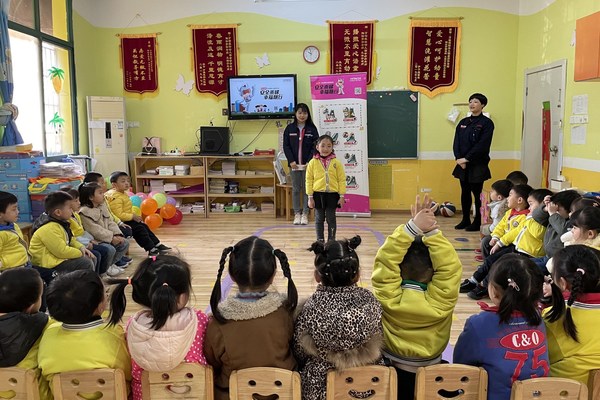 Hitachi Elevator (China) holds educational events across China on proper elevator use in celebration of Public Safety and Education Day for Primary and Secondary School Students
