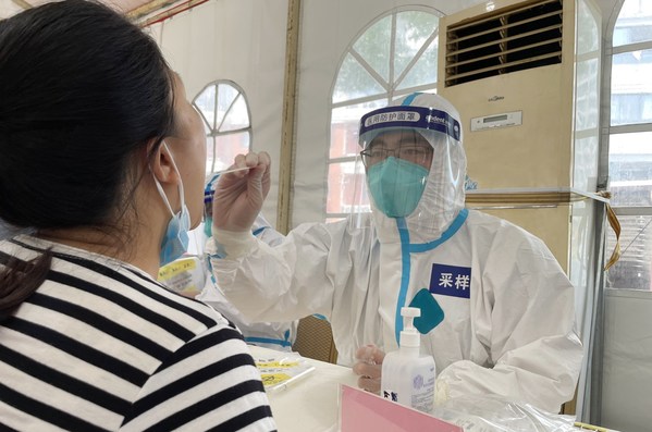 醫師節致敬醫者 哥倫比亞中國分享和生命“賽跑”的故事