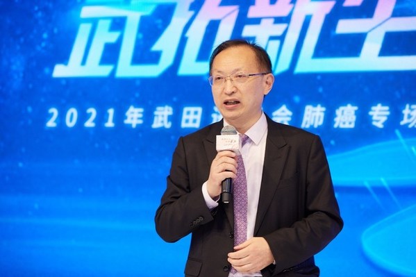 圖示：周彩存教授介紹中國肺癌診療現狀