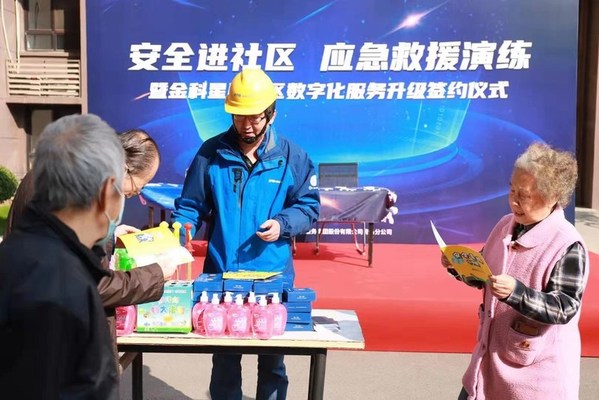 奧的斯機電聯合青島市場監管局開展電梯應急救援演練活動