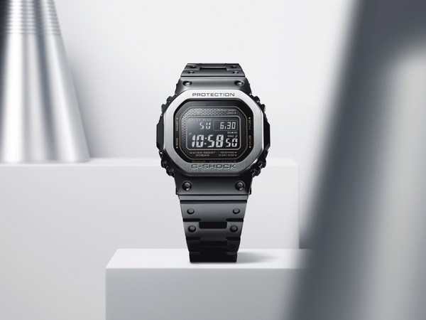Casio phát hành phiên b?n G-SHOCK ?n t??ng v?i thi?t k? màu ?en hoàn toàn b?ng kim lo?i