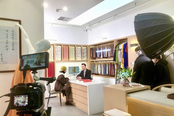 廣州國際輕紡城時尚探店攻略  設計師主播揭秘人氣面料門店