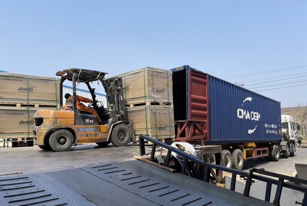 JinkoSolar Donated 500kWp Solar Modules Transported by the CMA CGM Group to the Philippines Red Cross