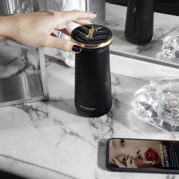 YSL“口紅打印機”為消費者提供個性化唇色