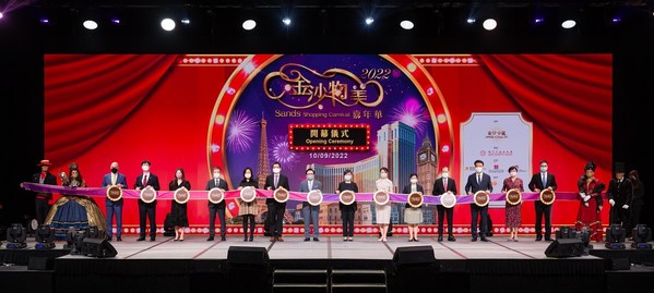 一眾主禮嘉賓周六出席在澳門威尼斯人金光會展舉行的「2022金沙物美嘉年華」開幕儀式。