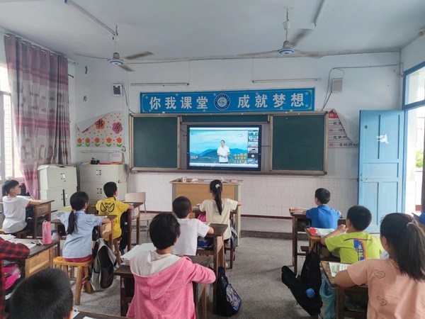 俞敏洪領銜開講"遠山博學課"