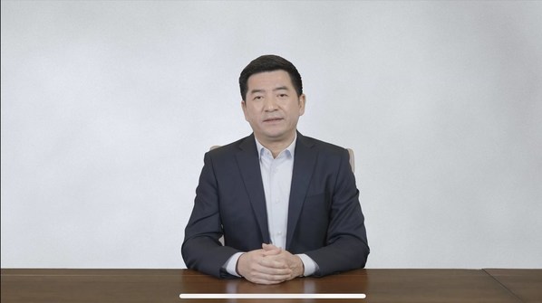 中國房地產業協會副會長
綠城中國董事會主席張亞東作主題演講
