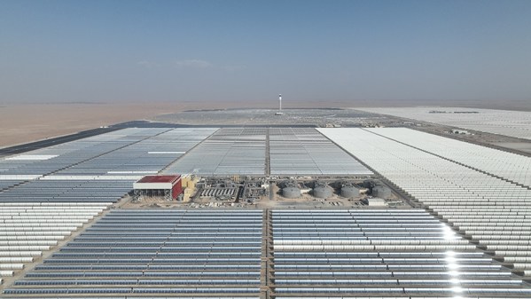 為"一帶一路"增添綠電  迪拜光熱槽式一號機組并網發電