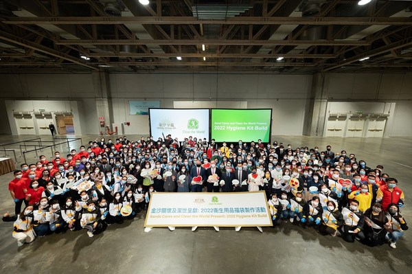 約250名金沙中國團隊成員及本澳社區人士在澳門威尼斯人合力為社會企業潔世製作28,500個福袋，協助改善有需要人士的健康及福祉。