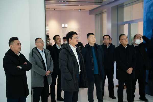 【宇通輕型商用汽車有限公司董事長兼總經理顧德華（左）＆中集車輛集團副總裁兼CTO，中集車輛太字節業務集團CEO李曉甫博士】