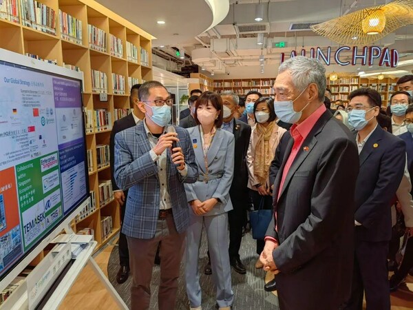 百吉生物向新加坡總理李顯龍及部長一行等領導詳細匯報企業發展情況