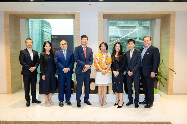 Group photo of senior management of AGBA Group and Sony Life Financial Advisers at the signing ceremony