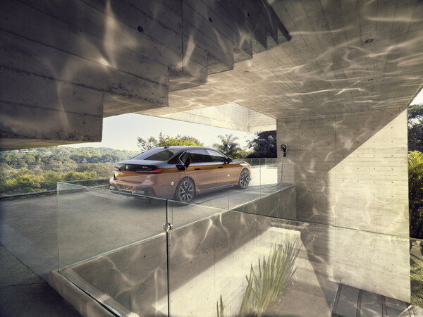 創新純電動BMW i7 M70L
