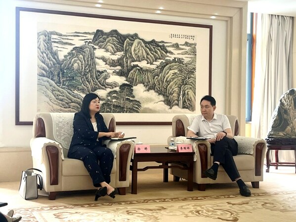 濟南市副市長李國祥會見瑞孚迪大中華區診斷事業部總經理徐曄一行