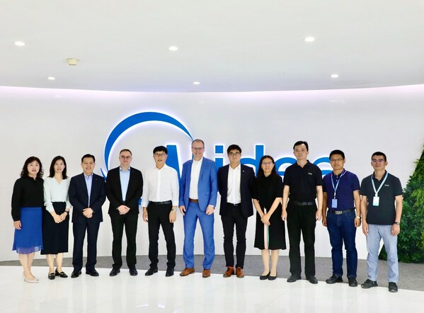 TüV萊茵集團首席執行官富筆博士一行到訪美的集團