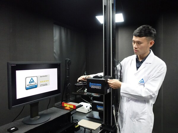Screen health: New "Eye Comfort" Certification from TüV Rheinland