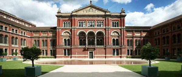 Victoria and Albert Museum (V&A博物館)