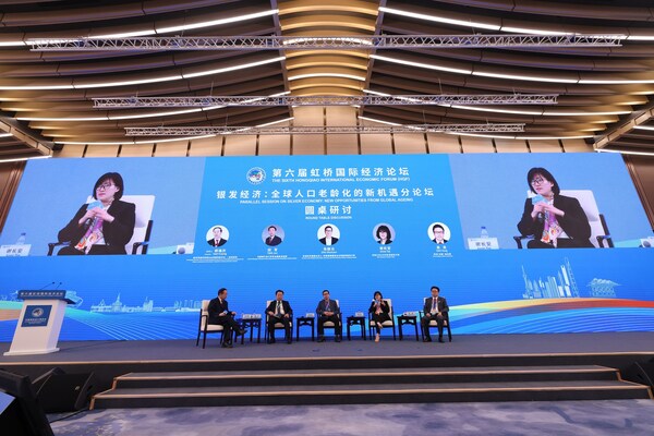 百事公司大中華區首席執行官謝長安女士在虹橋論壇分享有關銀發經濟的百事洞察