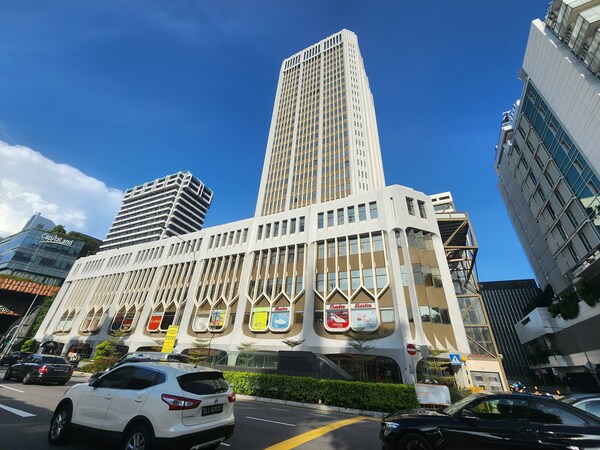 出售意向表達：Peninsula Plaza連續四層物業單位獲準用途包括餐飲、夜總會和卡拉OK廳