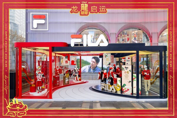 FILA龘龘龍主題快閃店以“龍龘啟運“為主題落地南京東方福來德戶外廣場