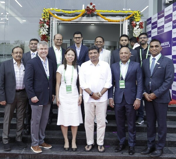 （從左至右）RIL 導師兼總裁 M. Balachandran；Digital Realty 首席投資官 Greg Wright；Digital Realty 亞太區總經理兼負責人 Serene Nah；尊敬的泰米爾納德邦信息技術和數字服務部長 Palanivel Thiagarajan 博士；Brookfield 首席執行官、基礎設施和全球數據中心行政總裁 Udhay Mathialagan；Digital Connexion 行政總裁 CB Velayuthan