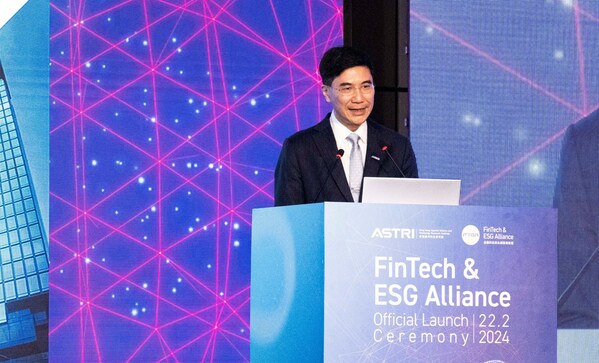 應科院行政總裁葉成輝博士于會上介紹最新的金融科技。