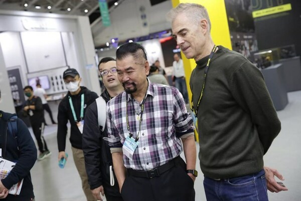 //mma.nyhomeapp.cn/media2/2371688/Dr_David_T_Hon_founder_DAHON_Group_a_special_appearance.jpg?p=medium600