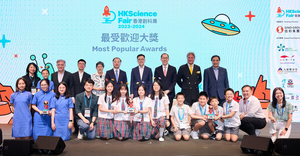 香港特別行政區創新科技及工業局局長孫東教授，JP（右四）、中央人民政府駐香港特別行政區聯絡辦公室青年工作部張志華部長（右五）、香港創新基金主席黃永光博士，SBS，JP（右三）、日內瓦國際發明展評審團主席David Taji-Farouki 先生（右二）、以及香港創科展評審委員，包括香港數碼港管理有限公司主席陳細明先生，BBS，JP （右一）、香港李寶椿聯合世界書院校監劉劉頴雯女士（左五）、香港大學協理副校長（研究及創新）岑浩璋教授（左四）及信和集團創新聯席董事楊孟璋先生（左三）出席第三屆香港創科展頒獎典禮。新加坡國際學校（香港）（作品：Smart Anti-Flooding Environment (SAFE)）、圣士提反女子中學（作品：智惜冷藏）及圣保祿學校（作品：Tide ）獲現場公眾投票，分別獲選為「小學組」、「初中組」及「高中組」的「最受歡迎大獎」得主。