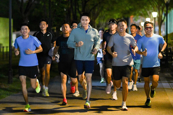 ASICS亞瑟士向心開跑