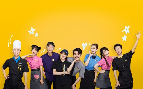 麥當勞中國員工代表穿上新制服，登上著名時尚雜志《世界時裝之苑ELLE》