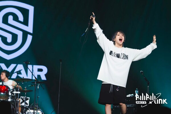日本人気バンドSPYAIR BILIBILI MACRO LINKステージにて熱唱