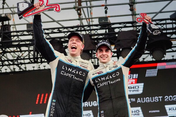 Chi?n th?ng ti?p n?i: Lynk & Co Cyan Racing giành hai chi?n th?ng cùng lúc t?i Uruguay