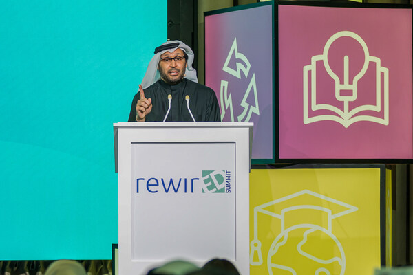 圖片說明： Dubai Cares首席執行官兼副主席Tariq Al Gurg博士閣下在2023年RewirEd峰會上發言