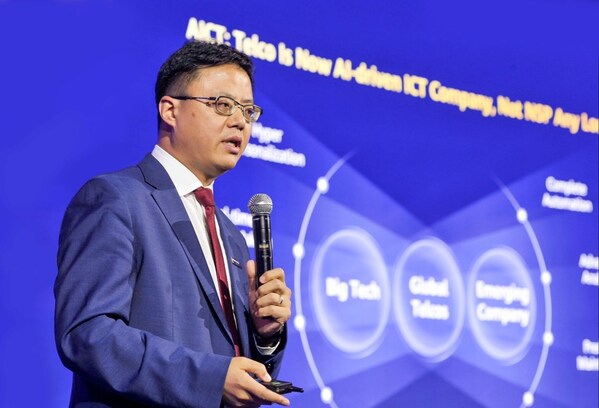 華為運營商網絡Marketing與解決方案銷售部總裁盧力勃發表主題演講 (PRNewsfoto/Huawei)