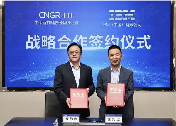 IBM咨詢大中華區業務轉型財務及供應鏈服務總經理侯學明（右）與中偉股份副總裁兼CFO朱宗元（左）共同簽署協議