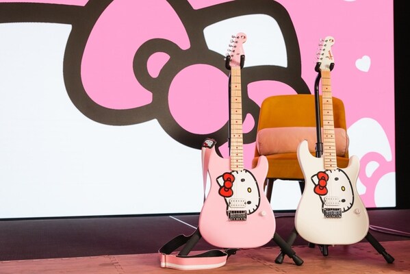 Squier® Hello Kitty® 聯名限量款 Stratocaster® 電吉他，粉色和白色兩種漆面可選