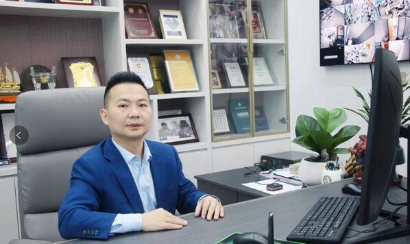 張曉明
深圳市明星盛包裝集團有限公司 董事長
深圳市潮青創業促進會 副主席
深圳市潮汕文化研究會理事會 副會長
深圳市普寧商會 理事