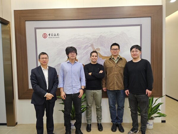Nahum Ferera, the company CEO & Co- founder together with Han Pengxiang 韓鵬祥  Senior China Clinical Manager, Zhao Xinshan 趙新山 China Clinical Manager and the bank representative.