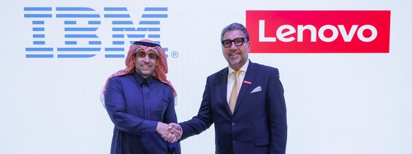 IBM 沙特阿拉伯地區副總裁 Ayman AlRashed（左）和聯想集團副總裁、基礎設施方案業務集團EMEA總裁 Giovanni Di Filippo（右）出席在沙特阿拉伯首都利雅得舉行的 LEAP 2025 會議。（圖片來源：IBM）