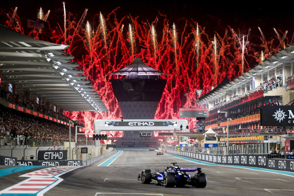 阿布扎比大獎賽（ Abu Dhabi Grand Prix ）在亞斯碼頭賽道（ Yas Marina Circuit ）舉辦2024年F1賽季的賽