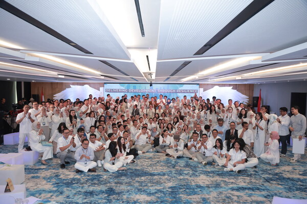 Management and employees of PT SMI celebrated the company's 16th anniversary with the theme "Delivering Development through Resilience".
