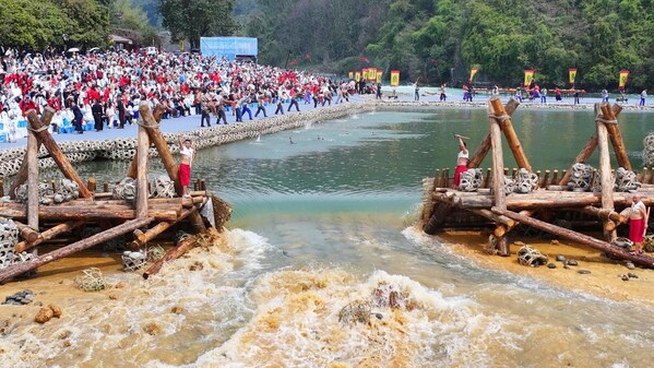 L? h?i x? n??c b?t ??u ? Dujiangyan, T? Xuyên