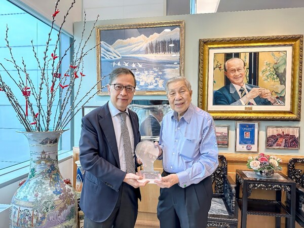 //mma.nyhomeapp.cn/media2/2661988/Left__Prof_Alan_Chan_SMU_Provost_Dr_Tan_Choon_Kim.jpg?p=medium600