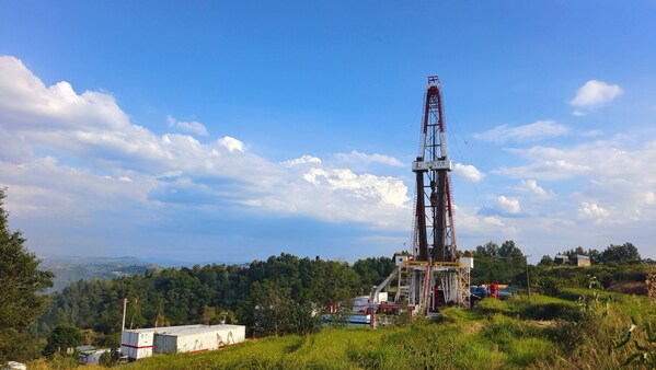 Sinopec Sets New Vertical Well Depth Record of 5,300 Meters. (PRNewsfoto/SINOPEC)