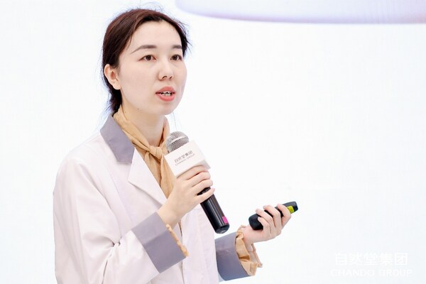 科研人員分享核心成分“太空玫瑰精萃”