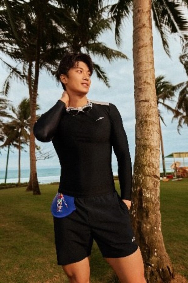汪順上身Speedo（速比濤）云感系列沙灘褲以及泳鏡