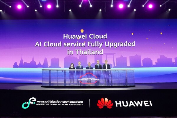 Professor Wisit Wisitsora-At, Permanent Secretary of MDES, and Huawei executives jointly attended the summit