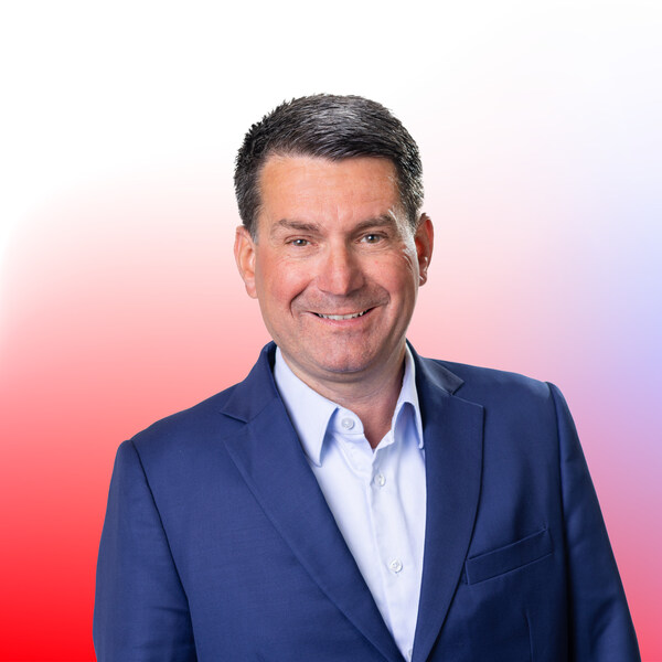 ABB IEC&#20302;&#21387;&#30005;&#26426;&#20840;&#29699;&#19994;&#21153;&#24635;&#35009;Stefan Floeck